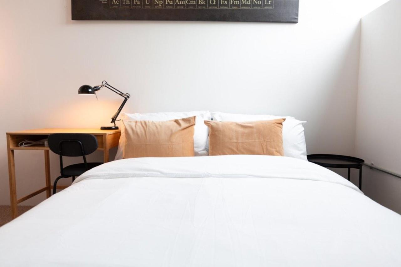 Stylish Comfort In London 핀칠리 외부 사진