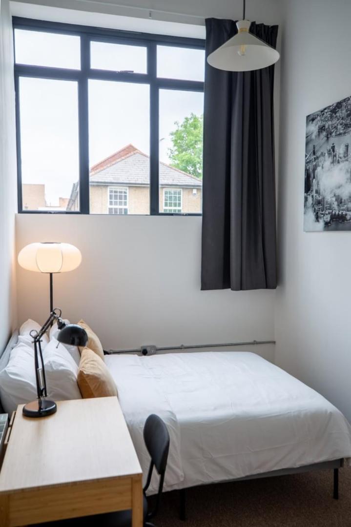 Stylish Comfort In London 핀칠리 외부 사진