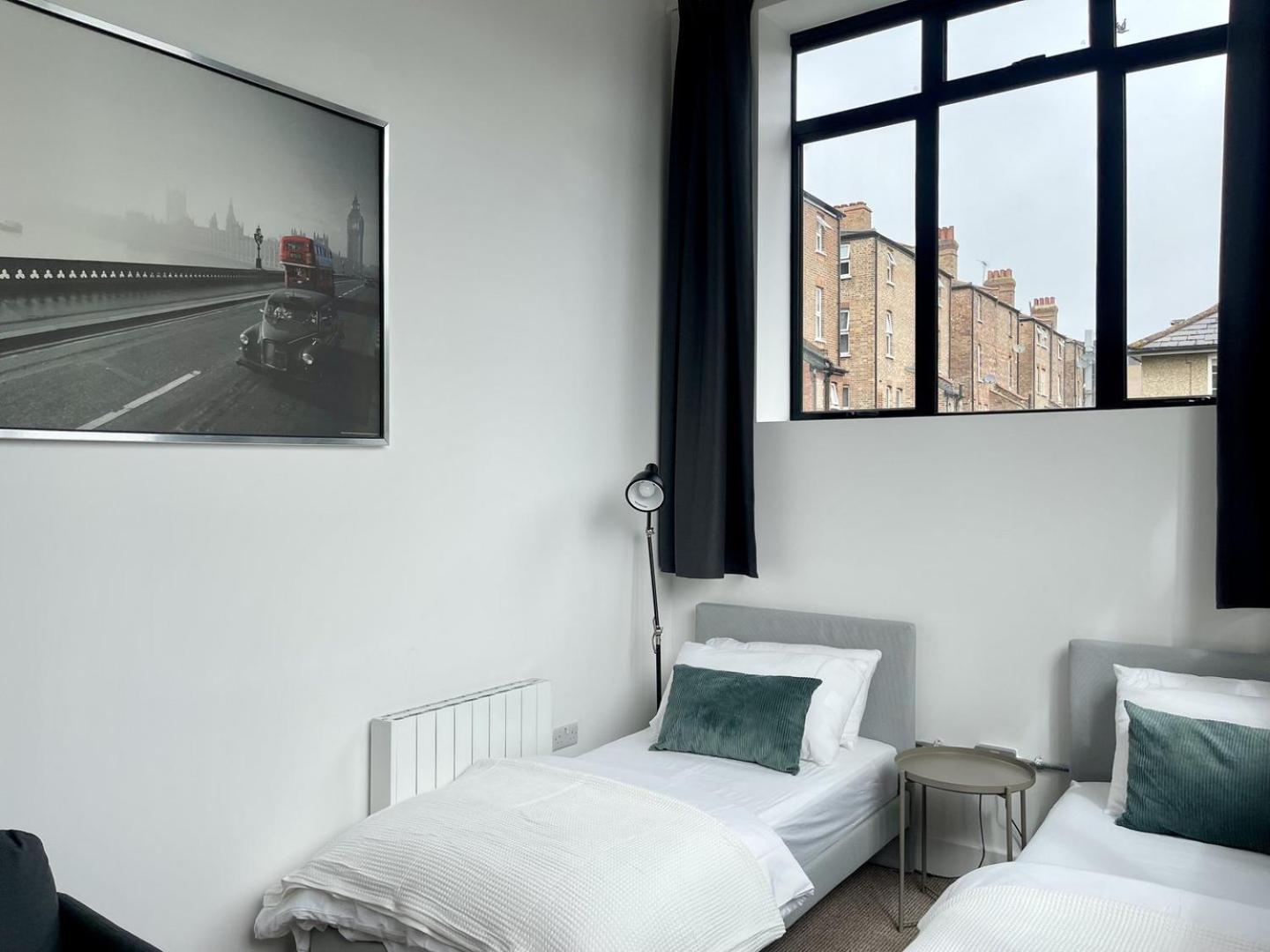Stylish Comfort In London 핀칠리 외부 사진